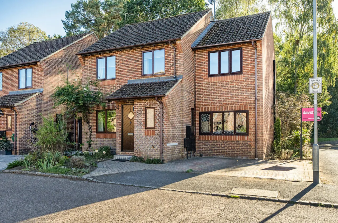 Heather Close, Finchampstead, RG40, photo 24