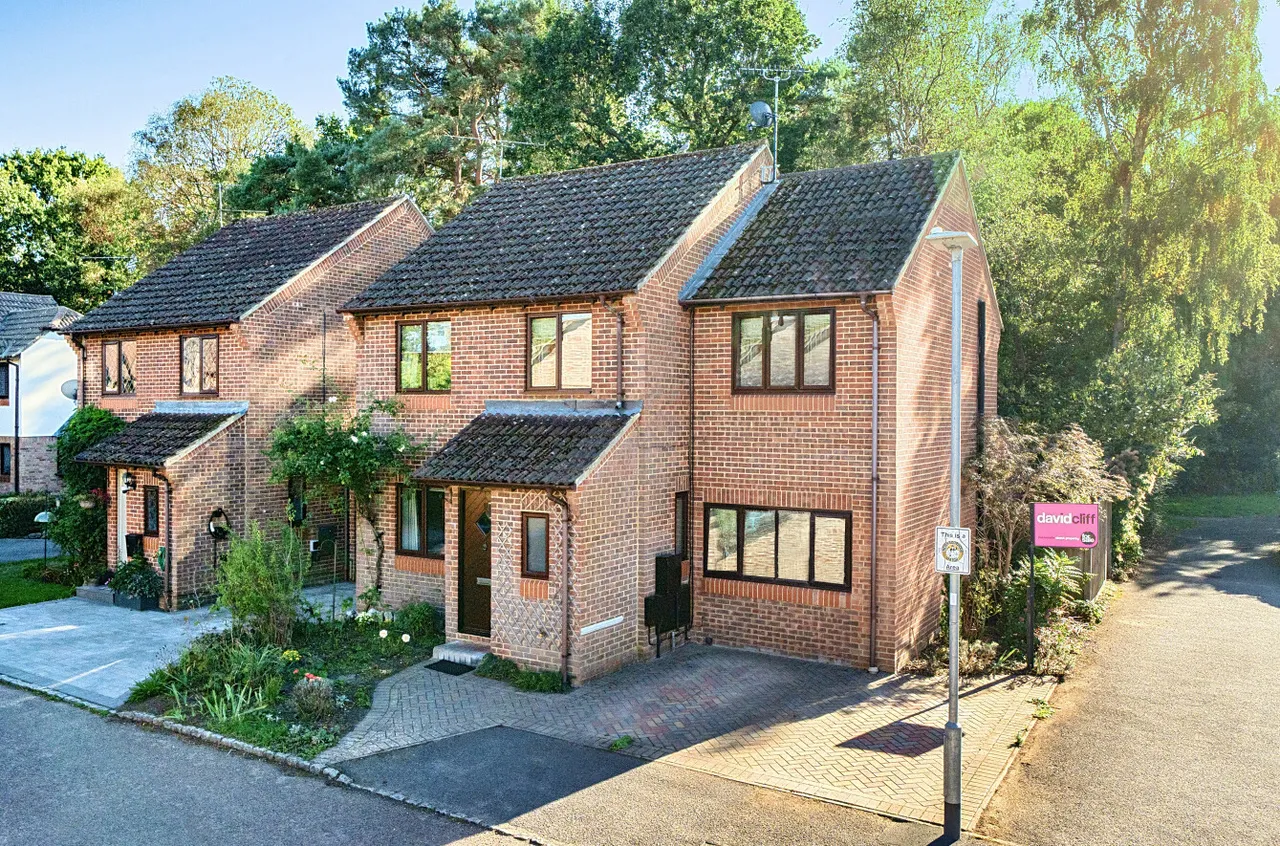 Heather Close, Finchampstead, RG40, photo 25