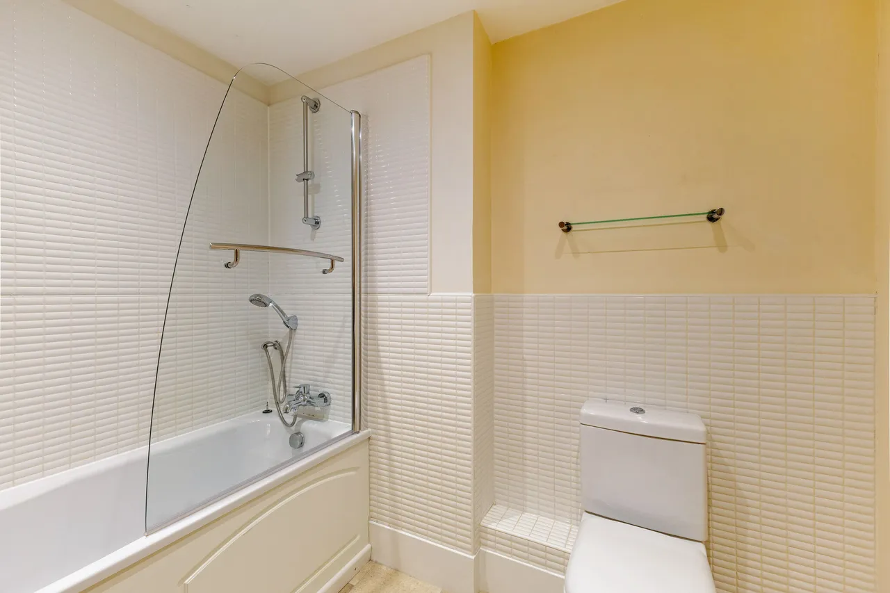 Bingham Close, Cirencester, GL7, photo 9