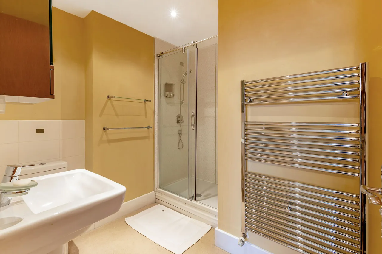 Bingham Close, Cirencester, GL7, photo 10