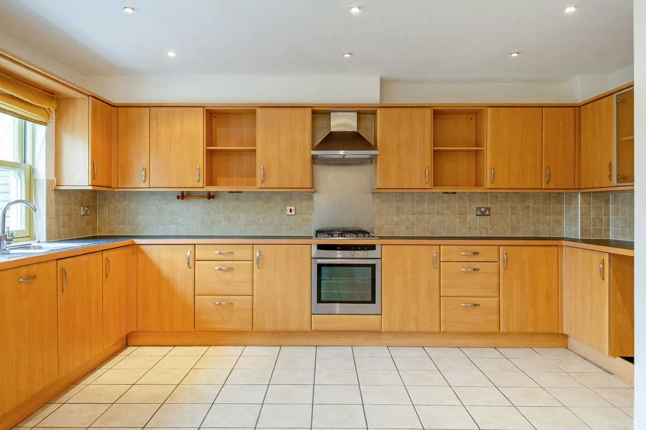 Bingham Close, Cirencester, GL7, photo 3