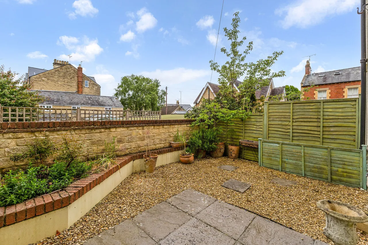 Bingham Close, Cirencester, GL7, photo 11