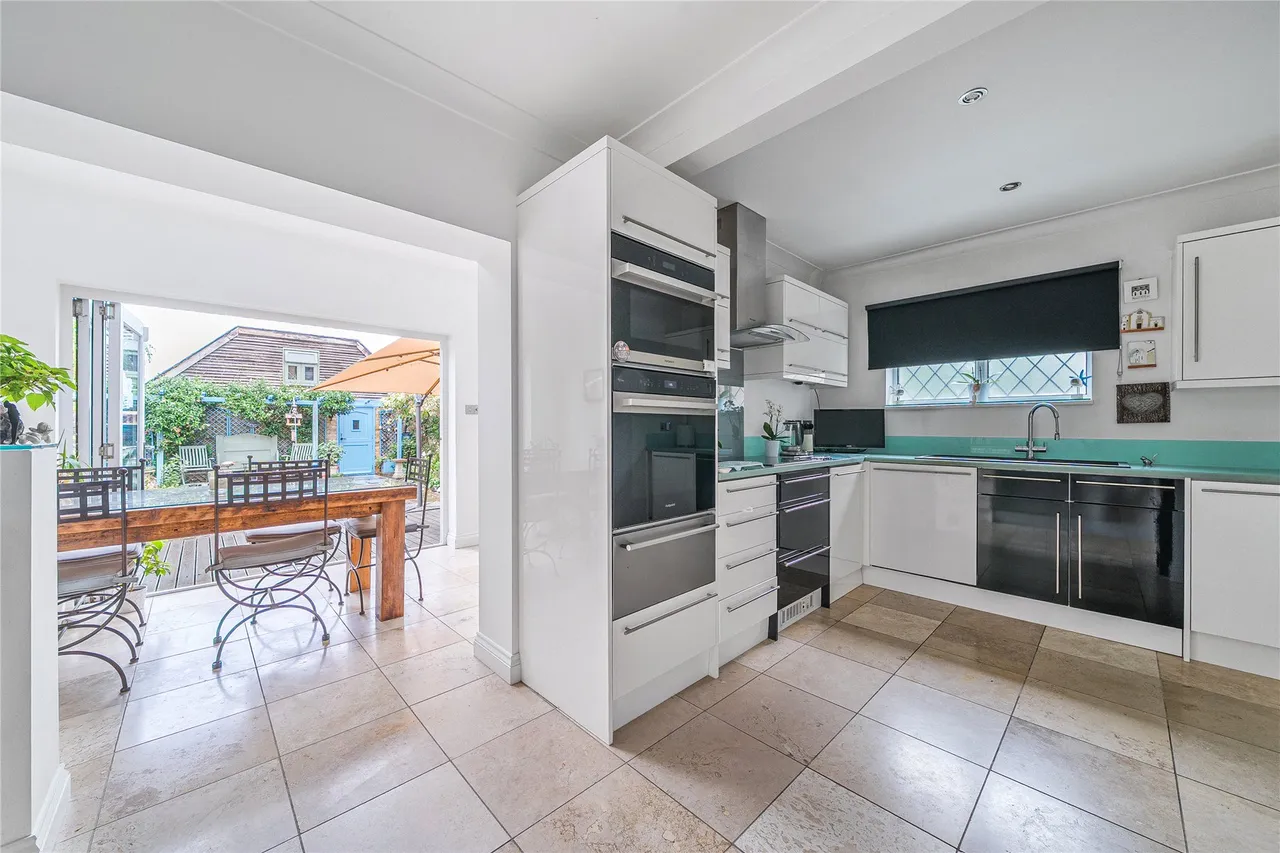 Cambridge Road, Walton On Thames, KT12, photo 9
