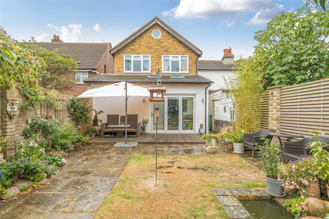 Cambridge Road, Walton On Thames, KT12, photo 11