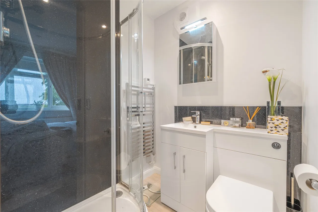 Cambridge Road, Walton On Thames, KT12, photo 15