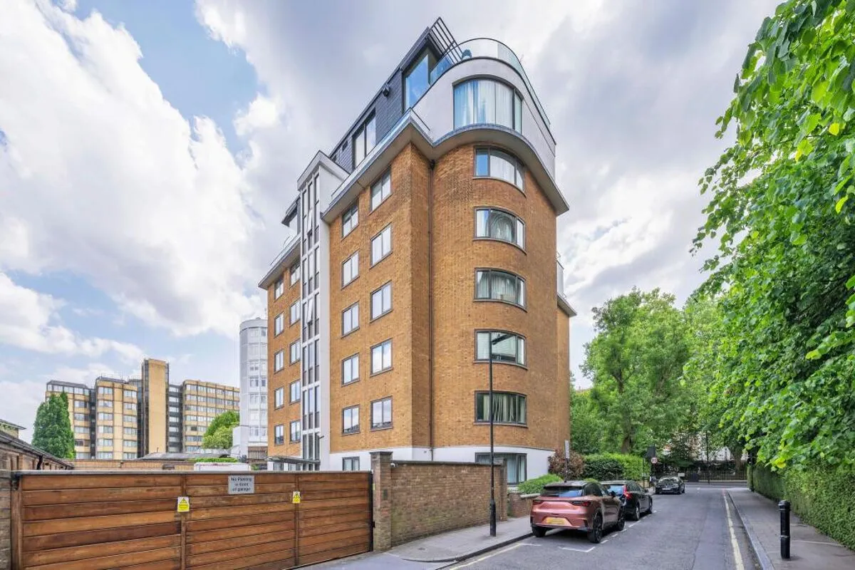Finchley Road, London, NW8, photo 27