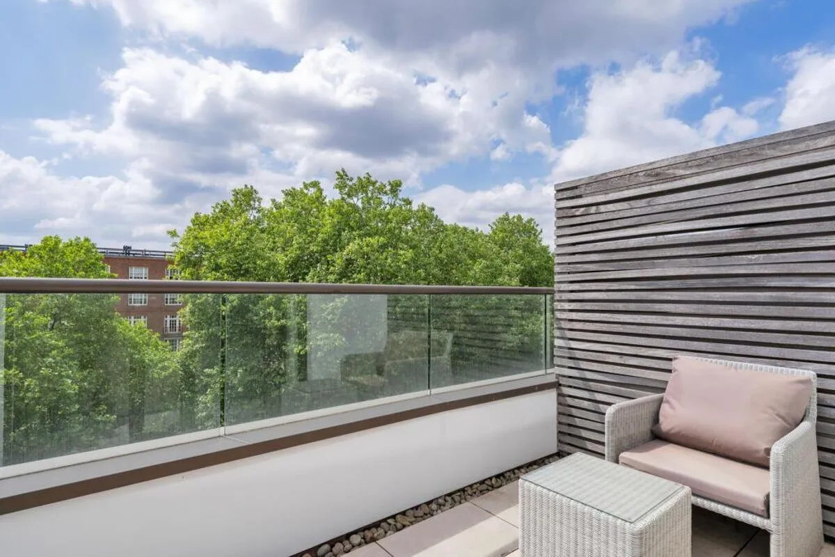 Finchley Road, London, NW8, photo 17