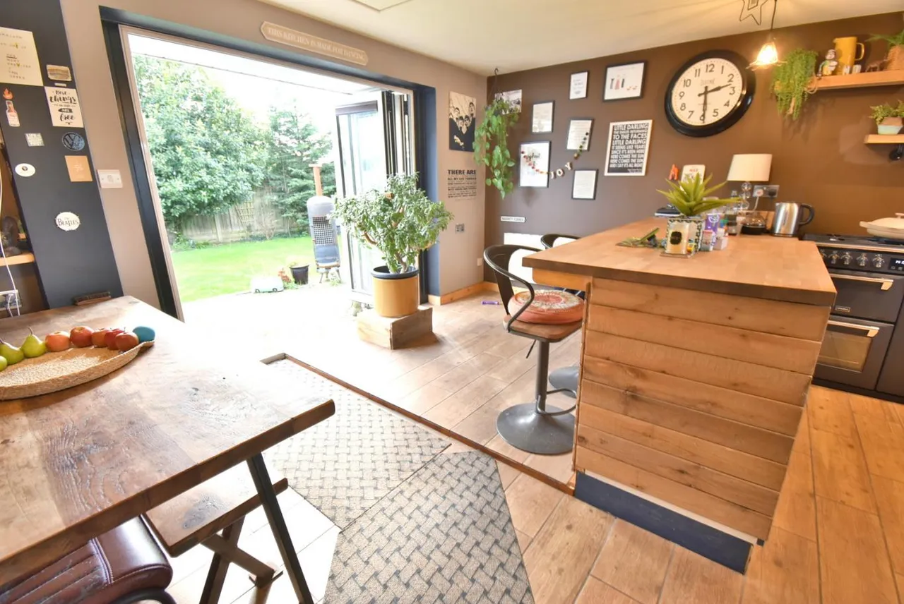 Bear Cross Avenue, BH11, photo 6