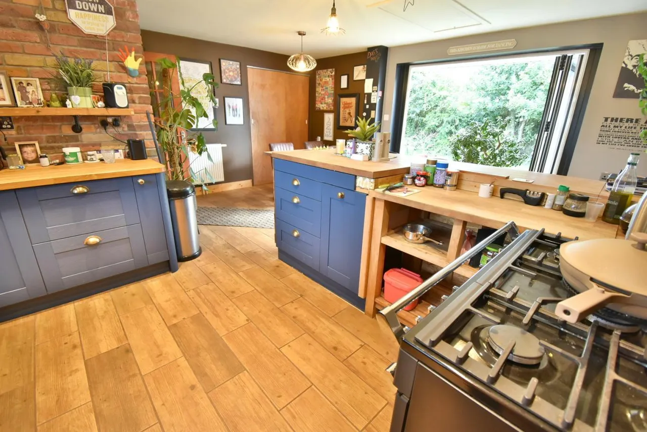 Bear Cross Avenue, BH11, photo 3