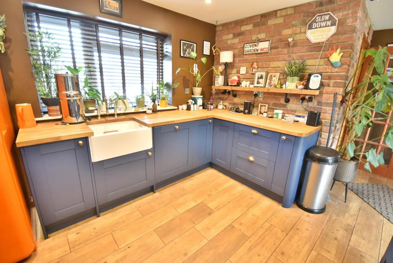 Bear Cross Avenue, BH11, photo 5