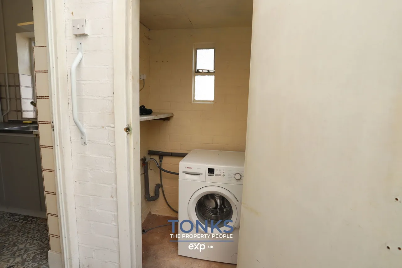 Highbury Avenue, Rowley Regis, B65, photo 8