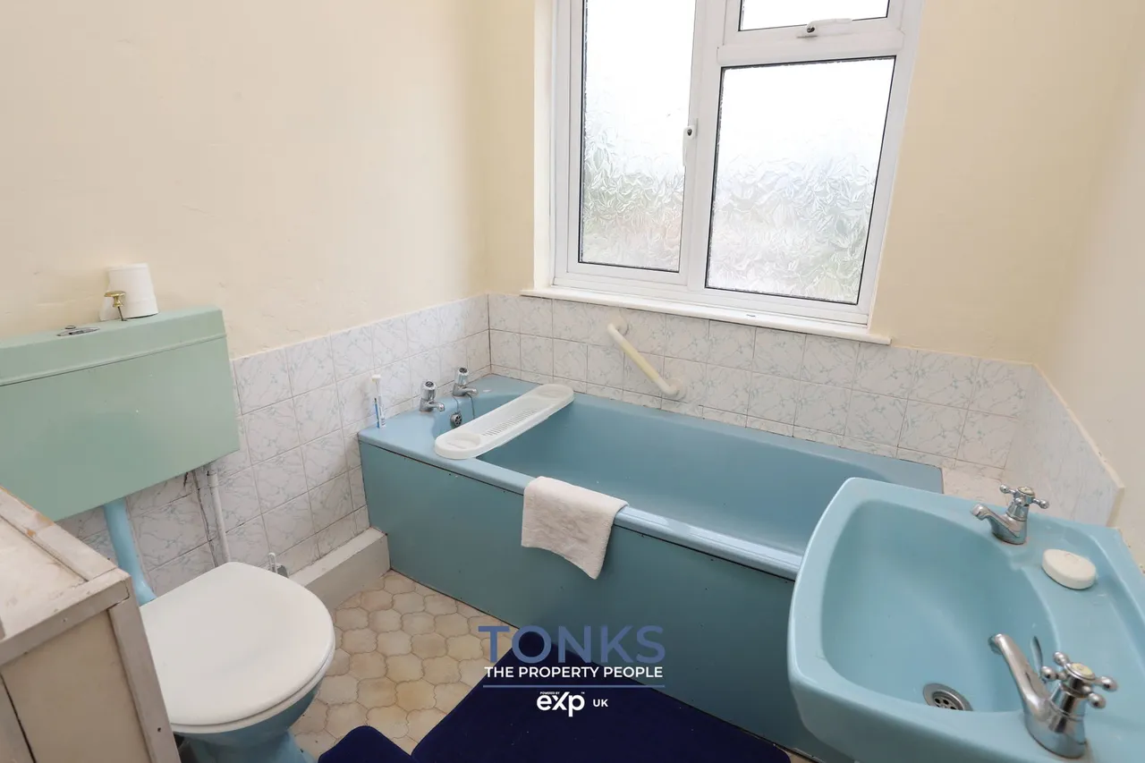 Highbury Avenue, Rowley Regis, B65, photo 17