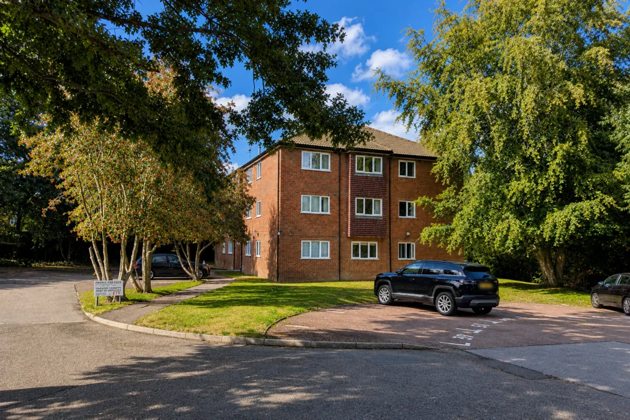 2 bed flat for sale, St. Johns Well Court, Berkhamsted, HP4