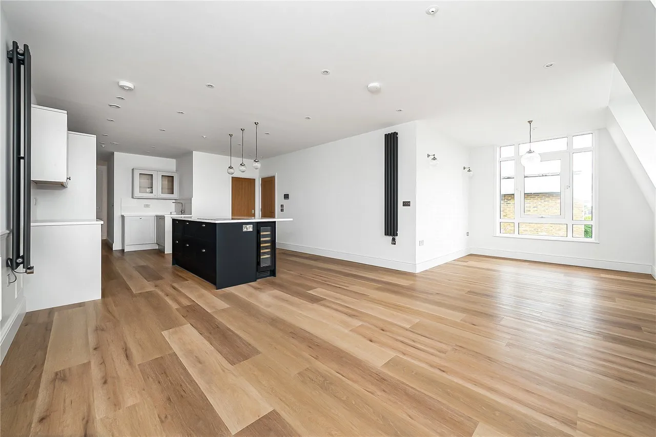 3 bed flat for sale, Candler Mews, Twickenham, TW1