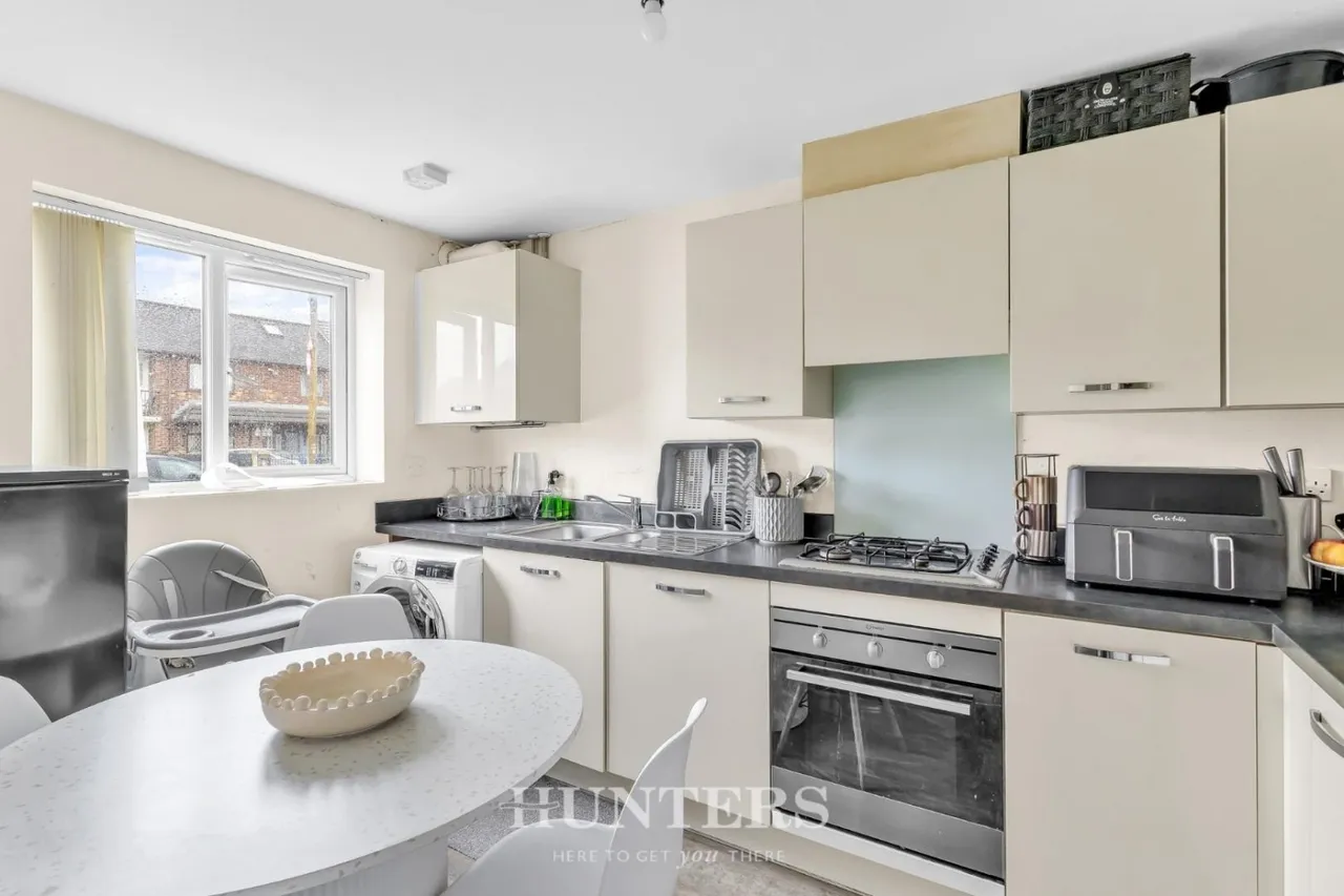 Windermere Road, Middleton, M24, photo 3