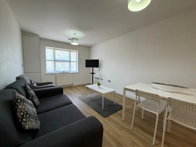 Kensington Court, Luton, Beds, photo 2
