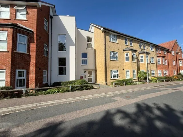Kensington Court, Luton, Beds, photo 7