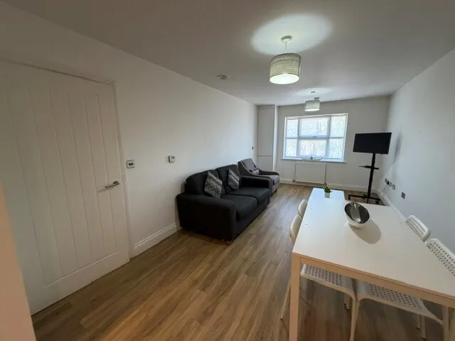Kensington Court, Luton, Beds, photo 4