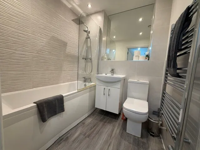Kensington Court, Luton, Beds, photo 6