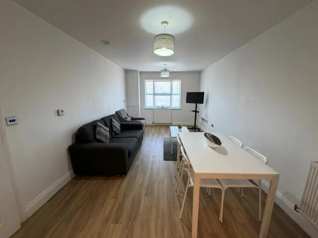 Kensington Court, Luton, Beds, photo 5
