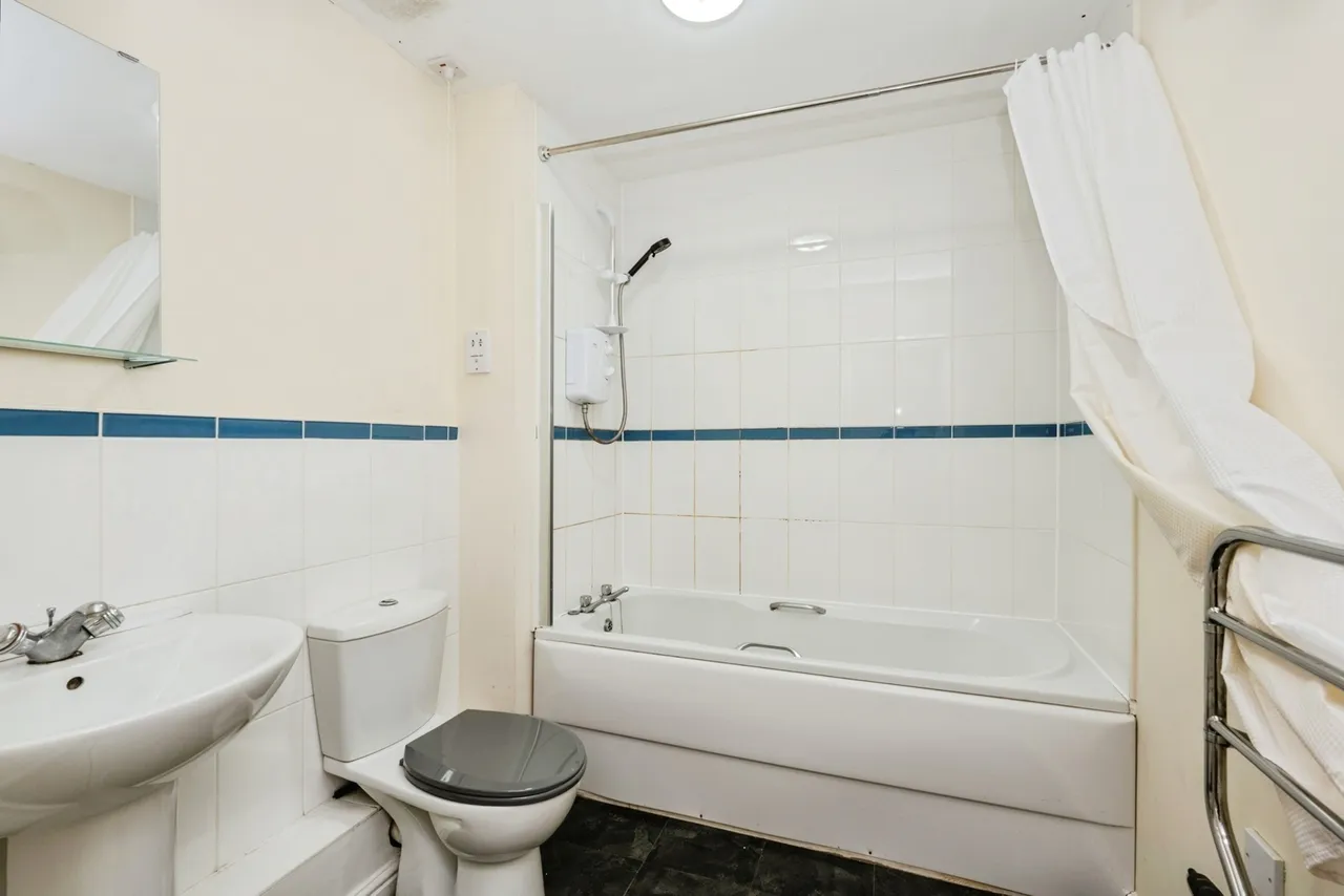 Six Mills Avenue, Gorseinon, SA4, photo 14