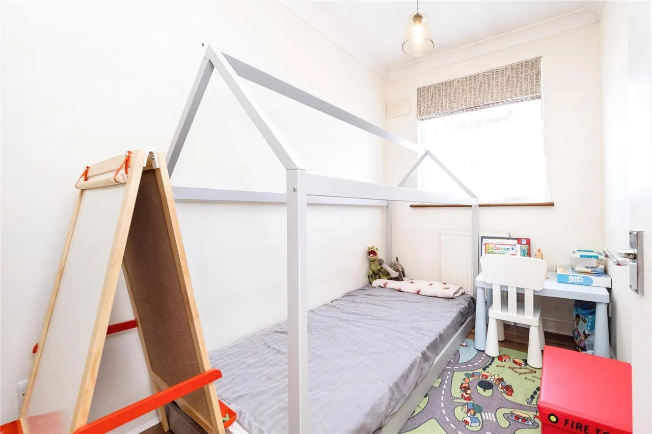 Norman Close, Romford, RM5, photo 10