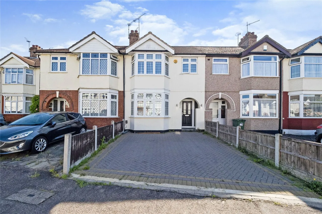 3 bed house for sale, Norman Close, Romford, RM5