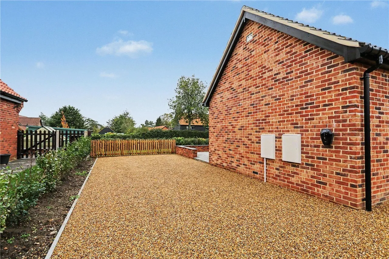 The Street, North Lopham, IP22, photo 21