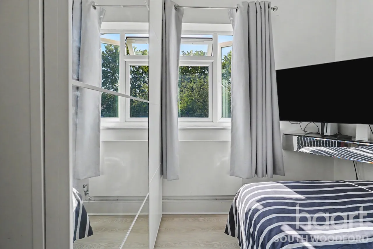 Wynndale Road, London, E18, photo 15