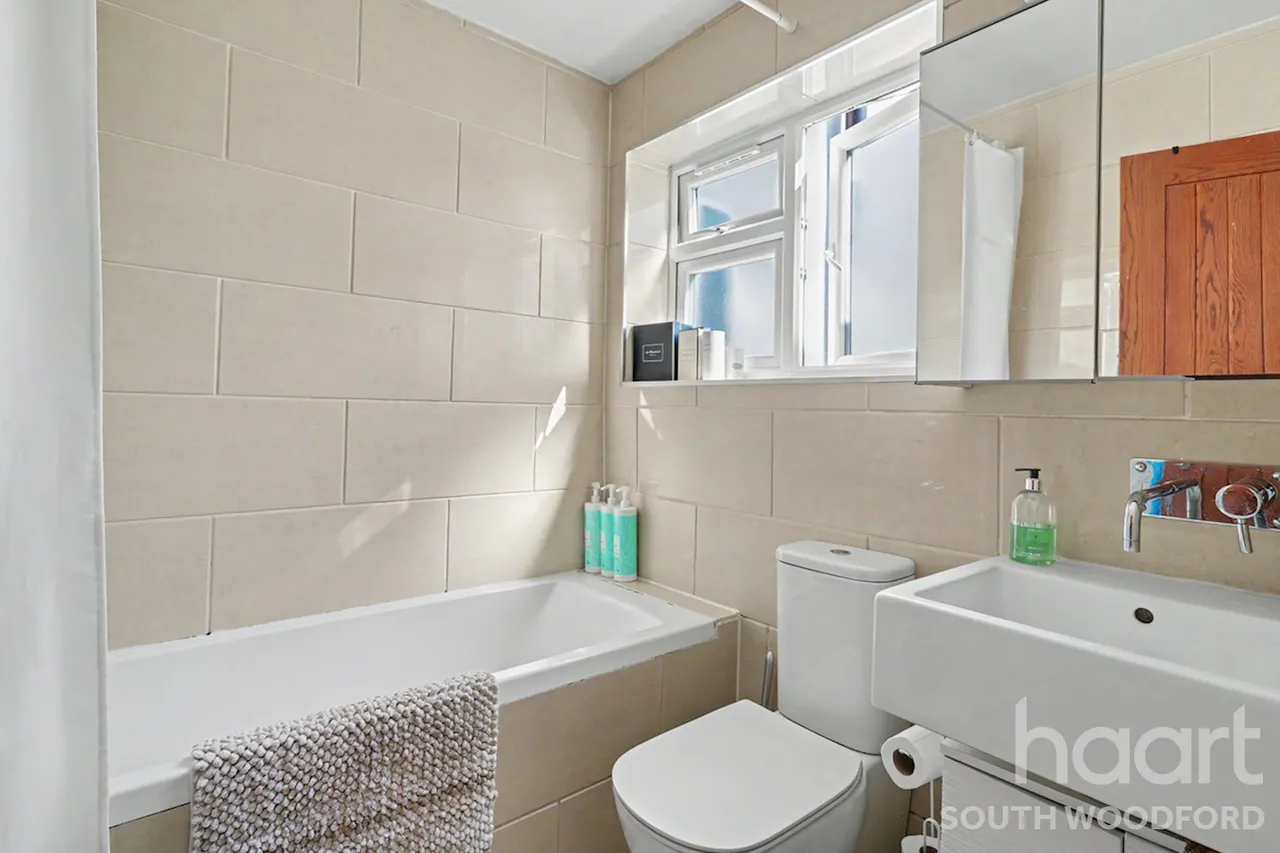 Wynndale Road, London, E18, photo 13