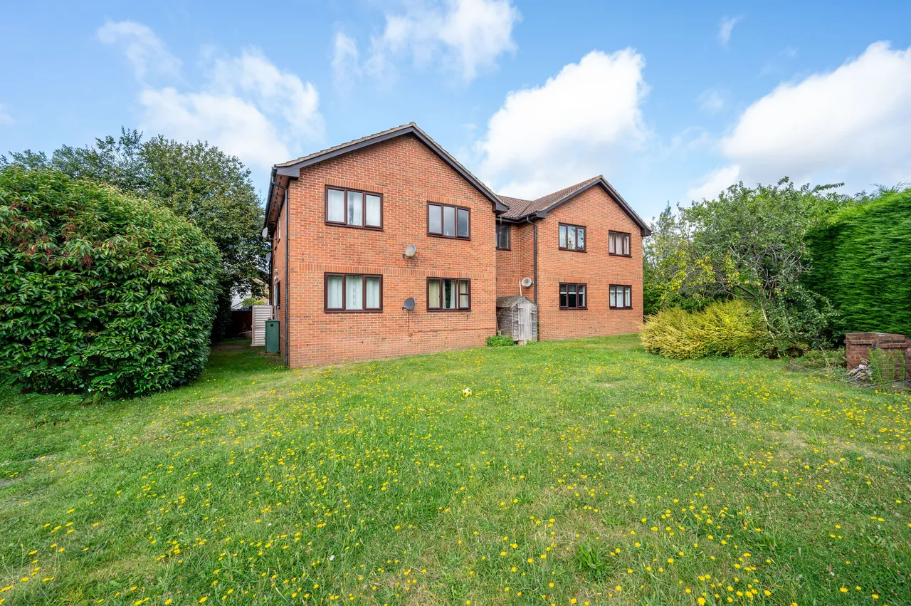 12 Regent Court, Belvedere Close, Guildford, photo 9