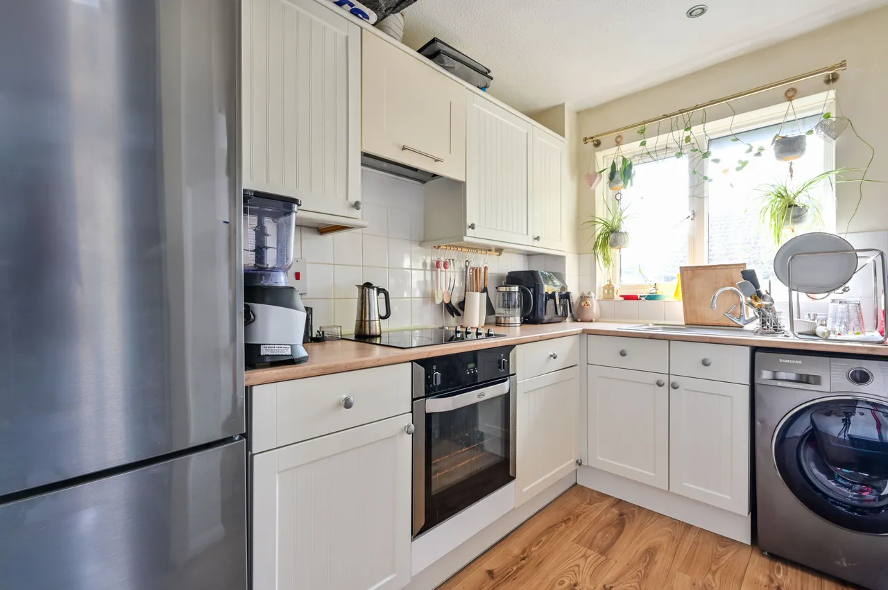 12 Regent Court, Belvedere Close, Guildford, photo 3