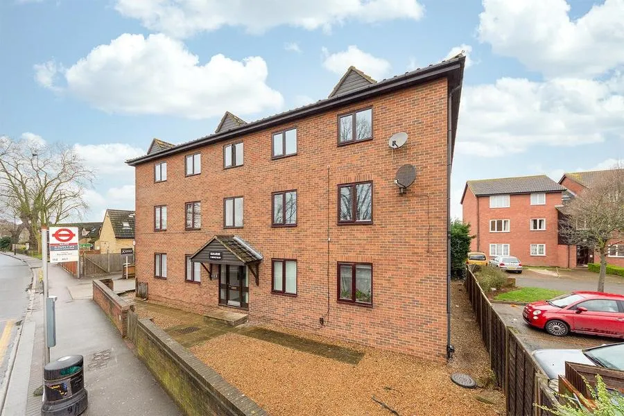 2 bed flat to rent, Grove Road, Mitcham, CR4