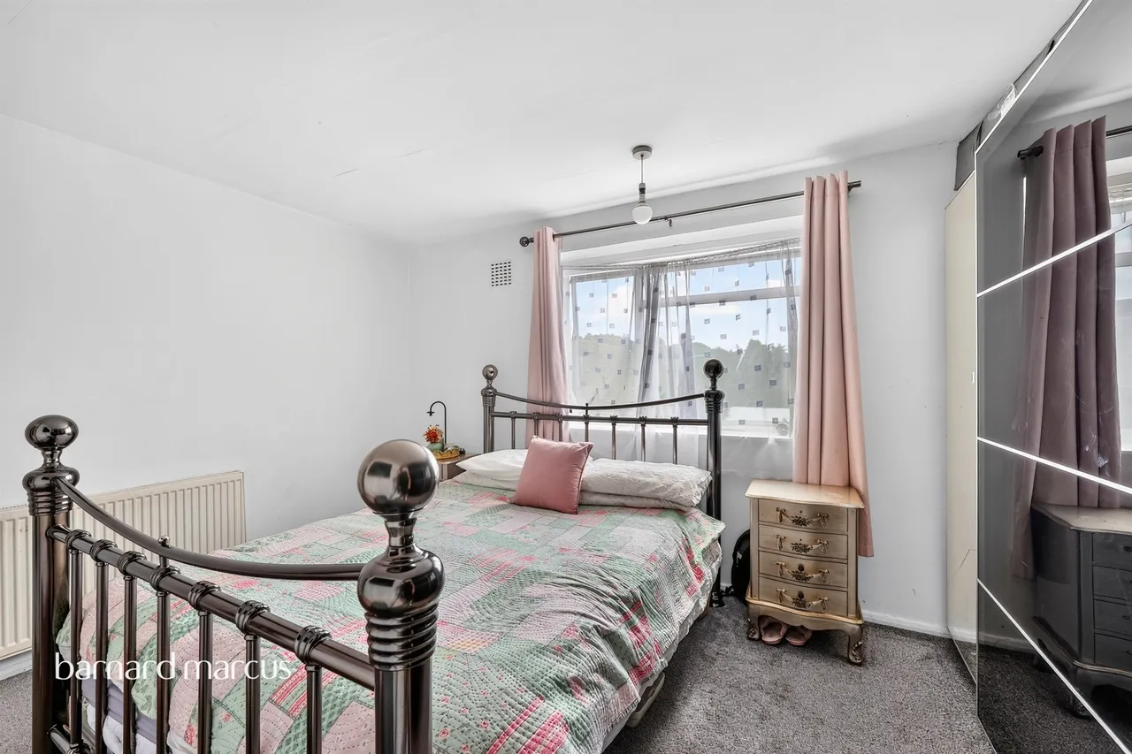 Hatch Gardens, Tadworth, photo 10