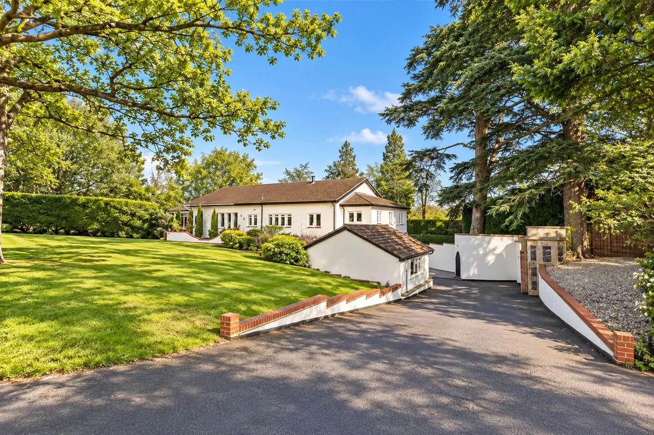 4 bed house to rent, Ottershaw Park, Ottershaw, KT16