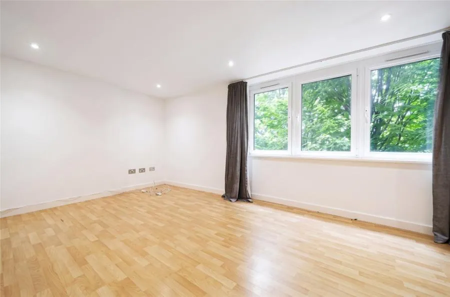 Southwell Park Road, Camberley, GU15, photo 3