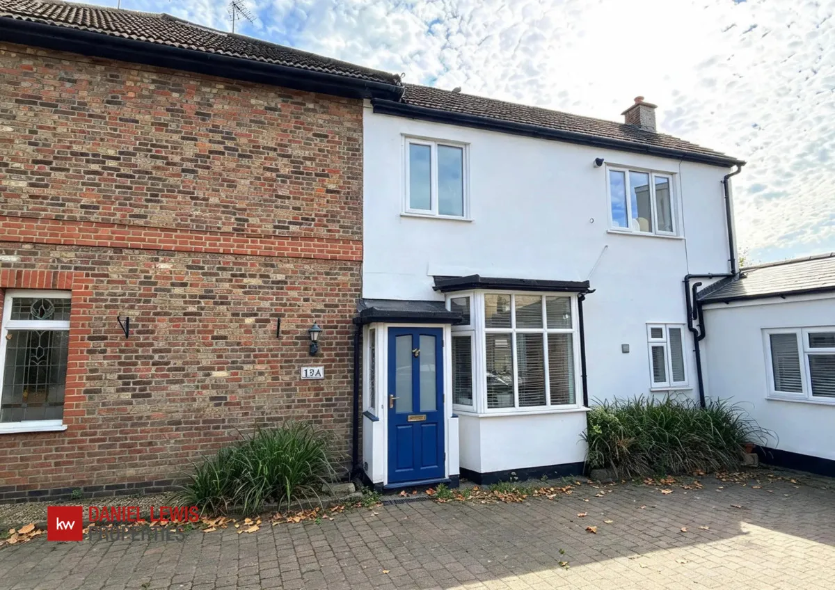 2 bed flat for sale, York Hill, Loughton, IG10