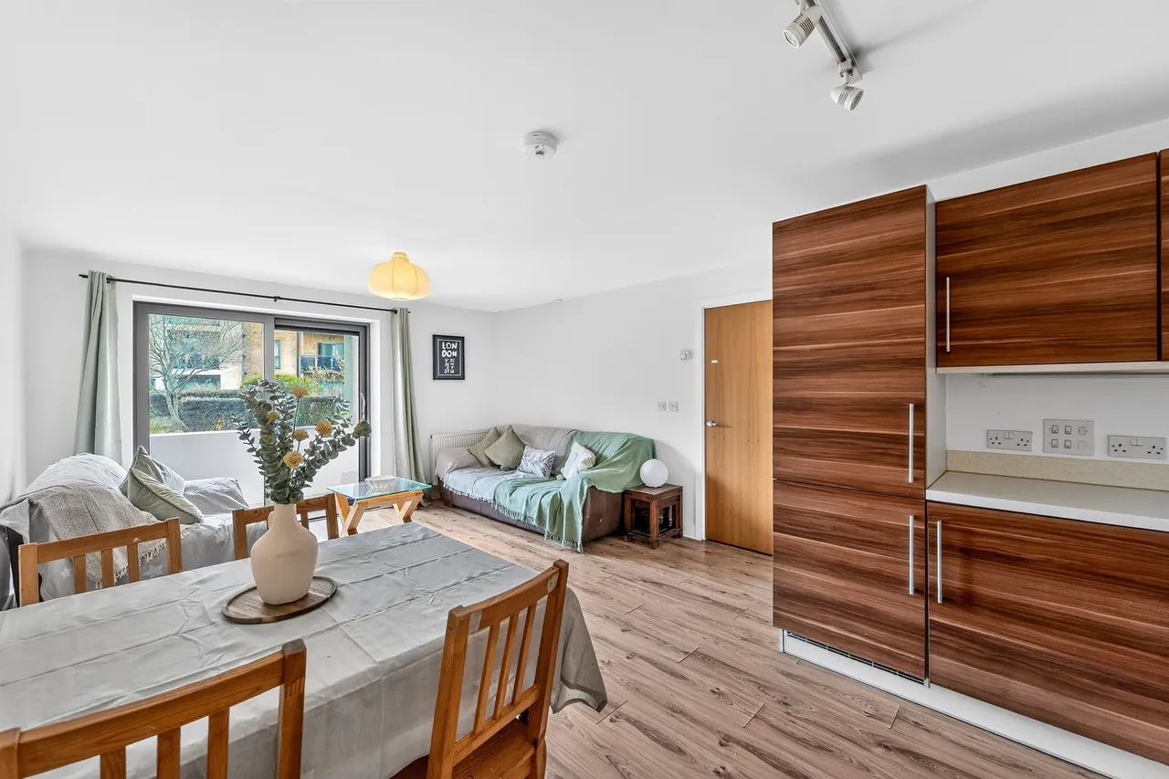 2 bed flat for sale — St. Georges Grove, London