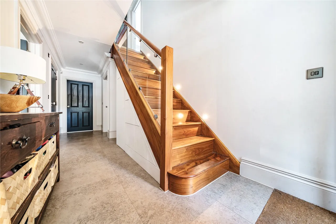Grange Road, Horsell, GU21, photo 2