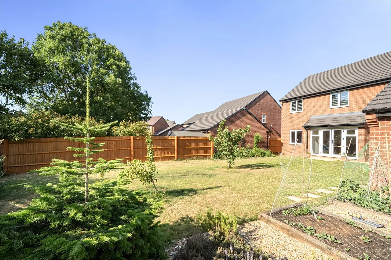 Lennon Way, Aylesbury, HP21, photo 14