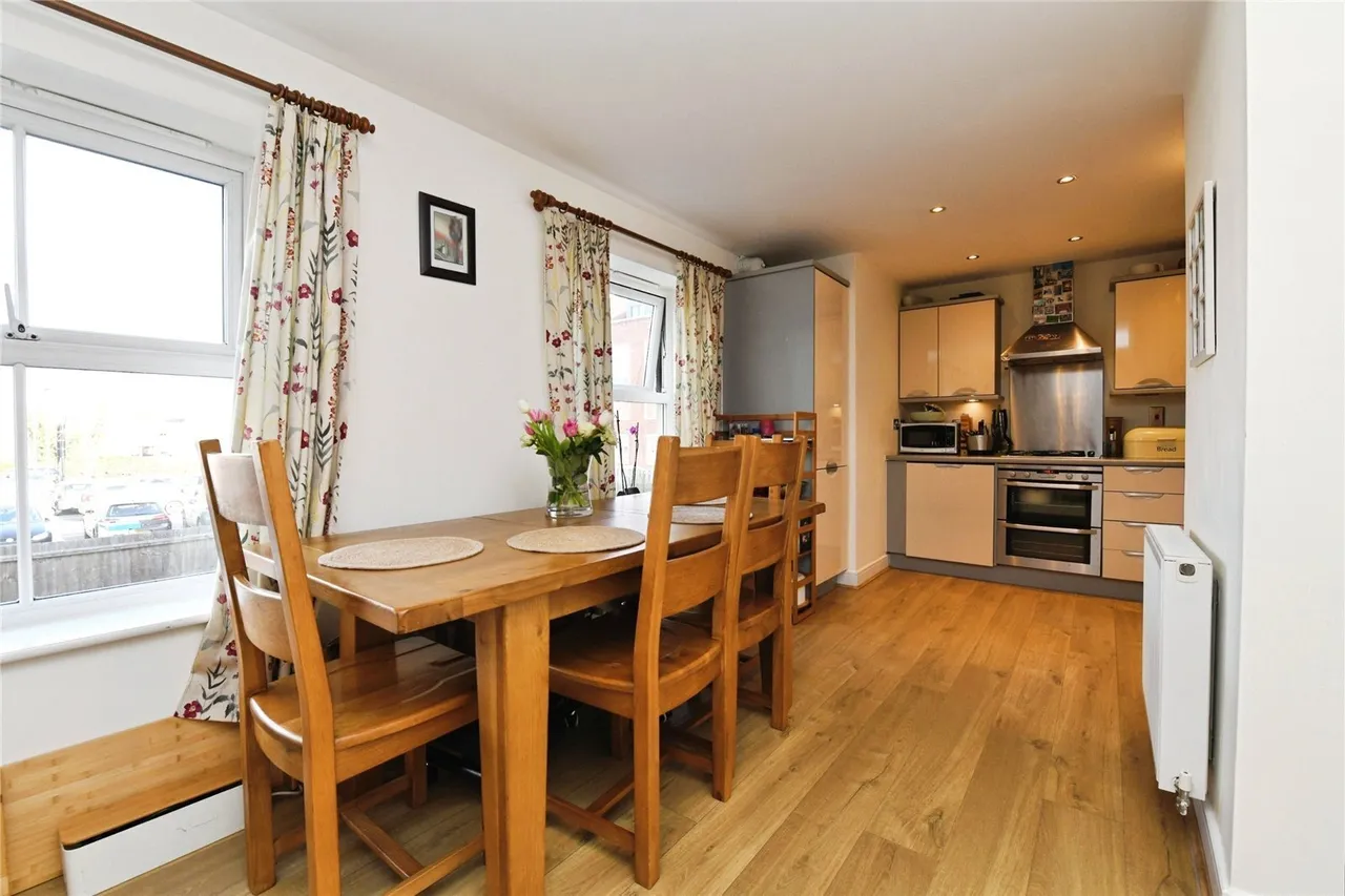 St. Helens Mews, BRENTWOOD, Essex, CM14, photo 2
