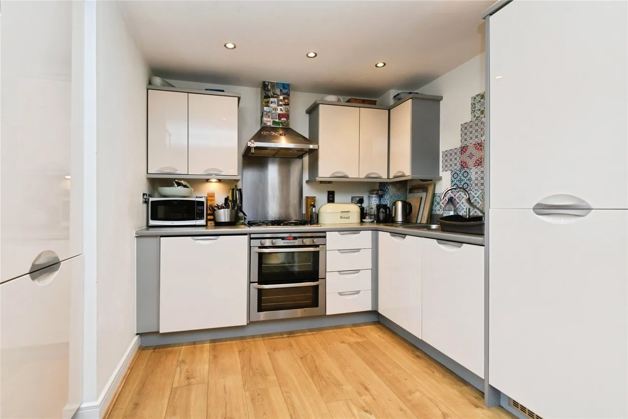 2 bed flat for sale — St. Helens Mews, BRENTWOOD, Essex, CM14