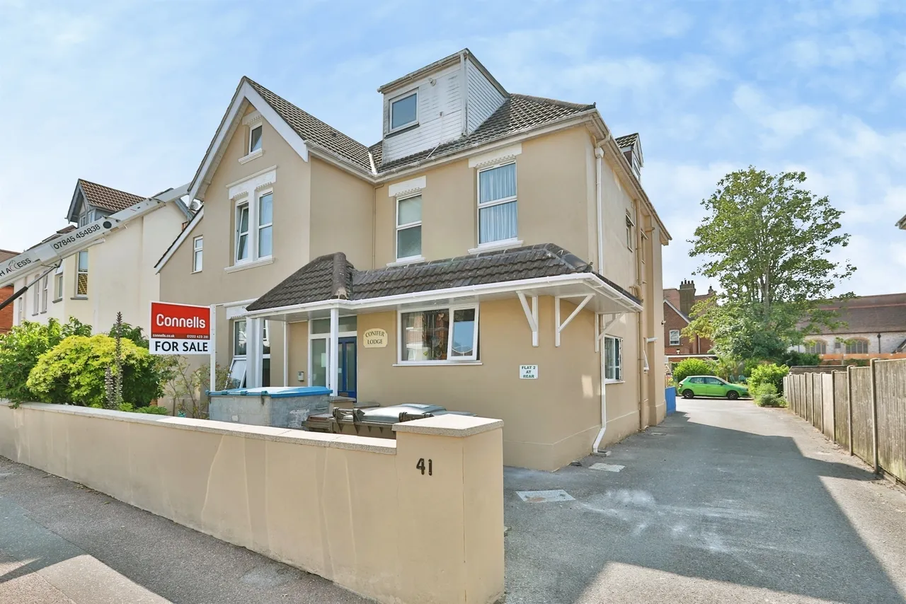 2 bed flat for sale — Westby Road, Bournemouth