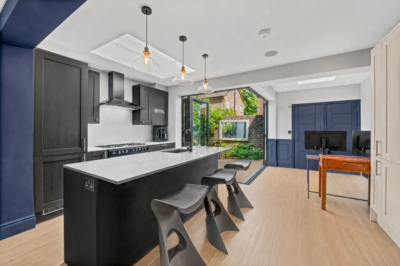Victoria Road, Mortlake, SW14, photo 7