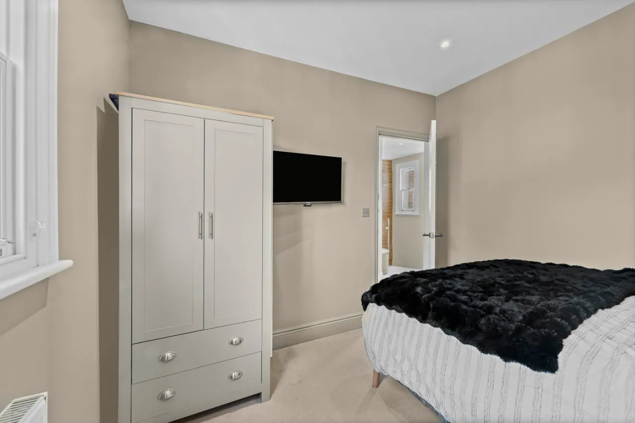 Victoria Road, Mortlake, SW14, photo 12