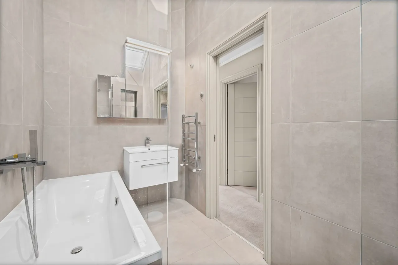 Victoria Road, Mortlake, SW14, photo 15
