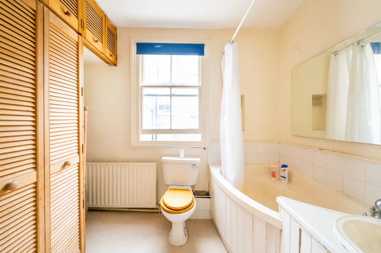 Flat 2, 35 Charleville Road, London, photo 6