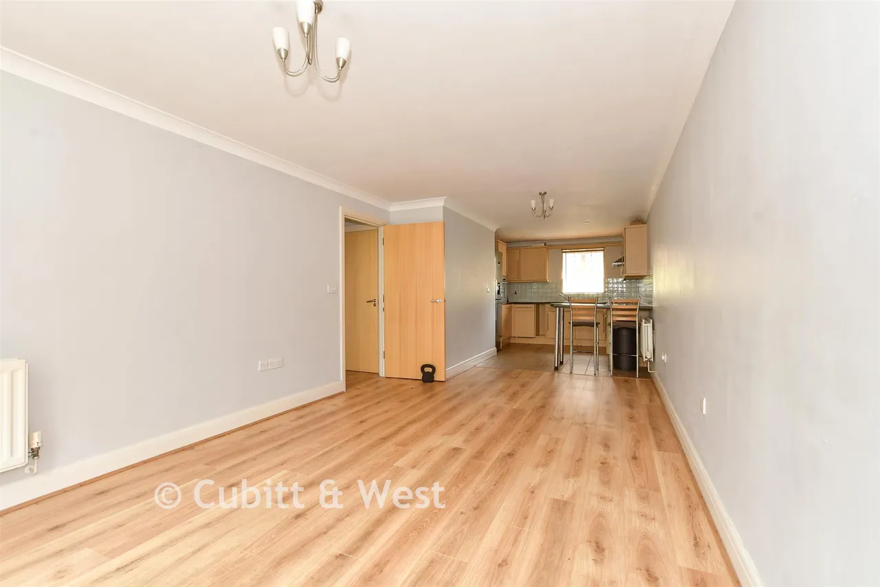 Lumley Road, Horley, RH6, photo 13