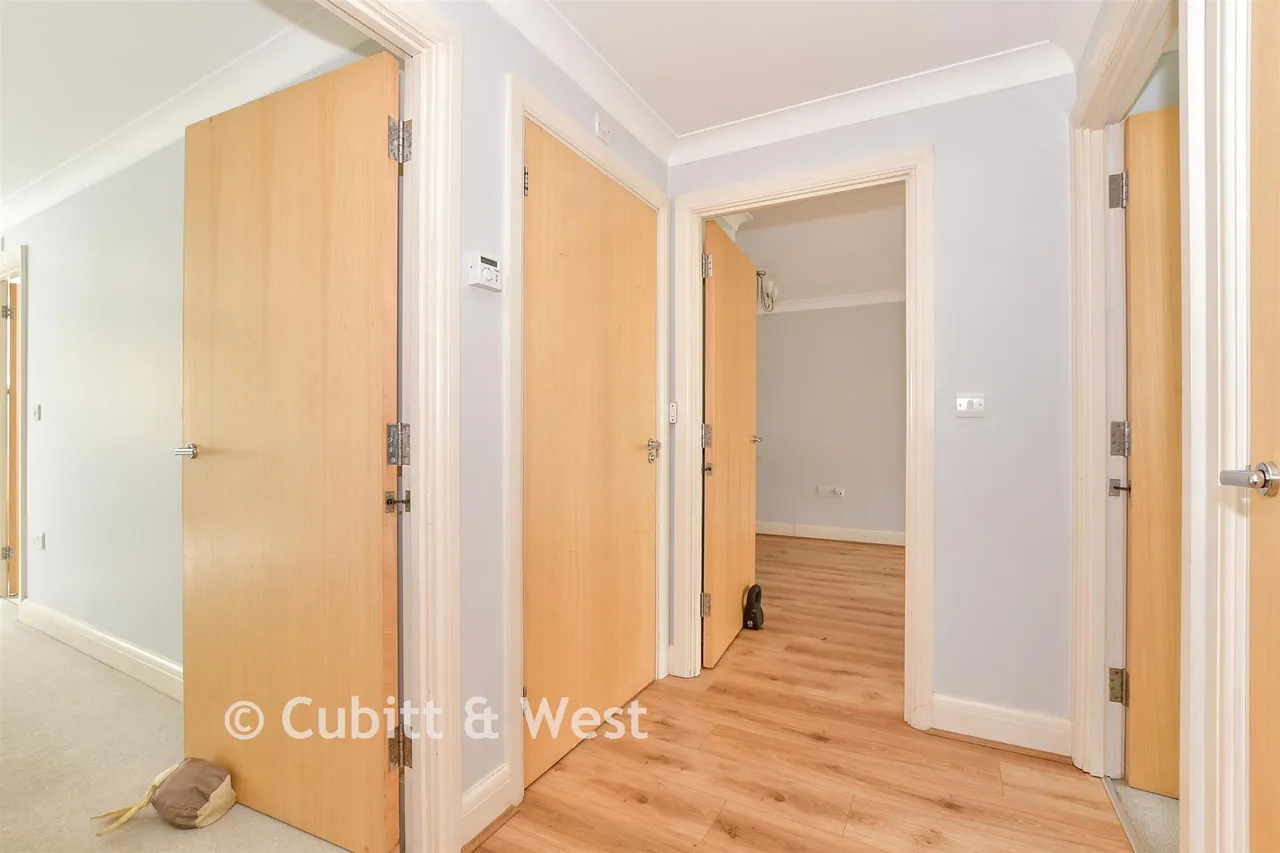 Lumley Road, Horley, RH6, photo 4