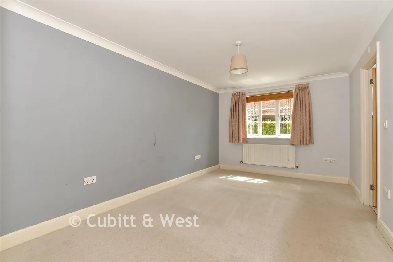 Lumley Road, Horley, RH6, photo 7